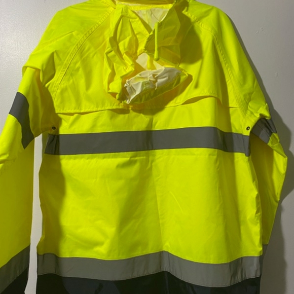 New Pyramex lime/black/grey reflector ,medium waterproof jacket - Picture 2 of 5